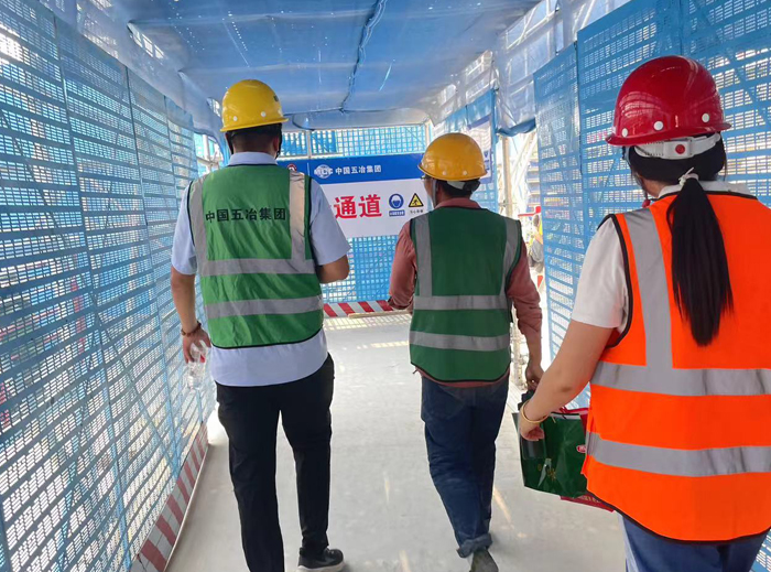 某高档小区发生渗漏的连锁反应